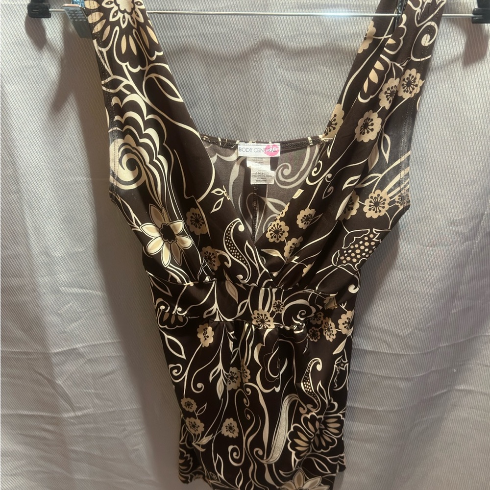 Medium body central brown floral tank